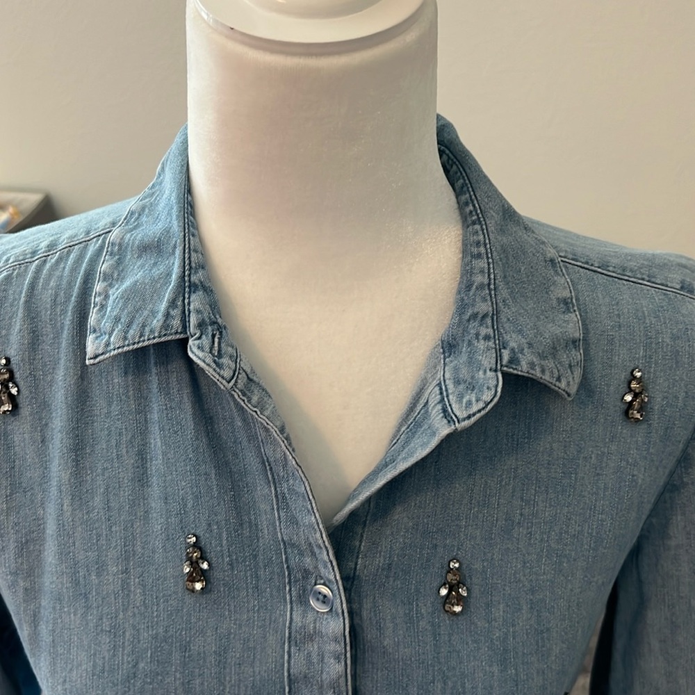 NWOT Ann Taylor LOFT Chambray Denim Top - Size Small - Picture 2 of 7